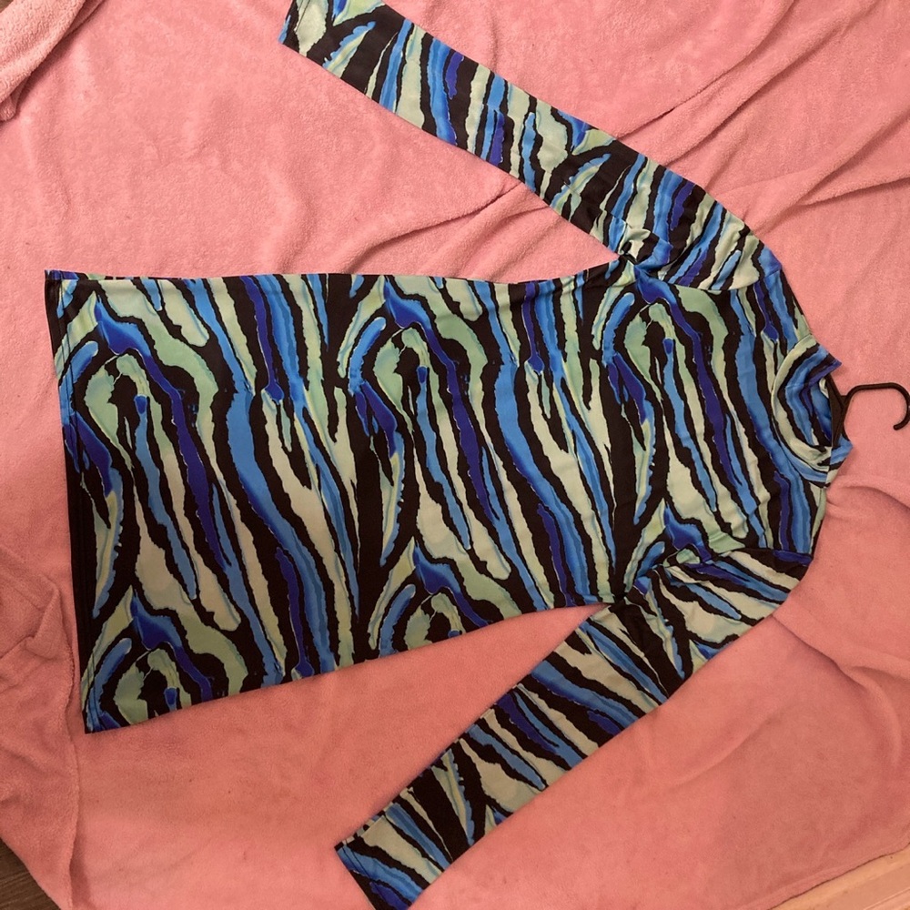 PrettyLittleThing Blue Abstract Print High neck slinky dress